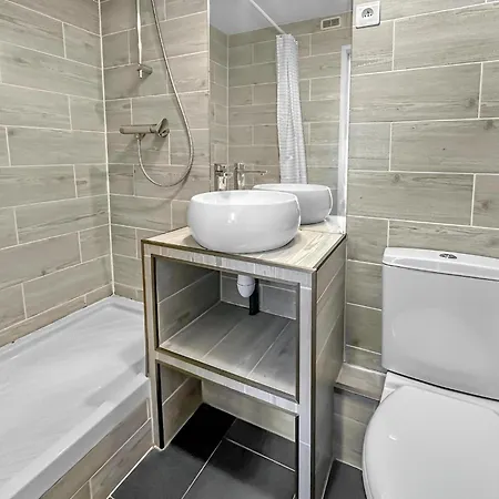 Apartment Joli Cocon Pour 2 Personnes Dans Le 10e Paris